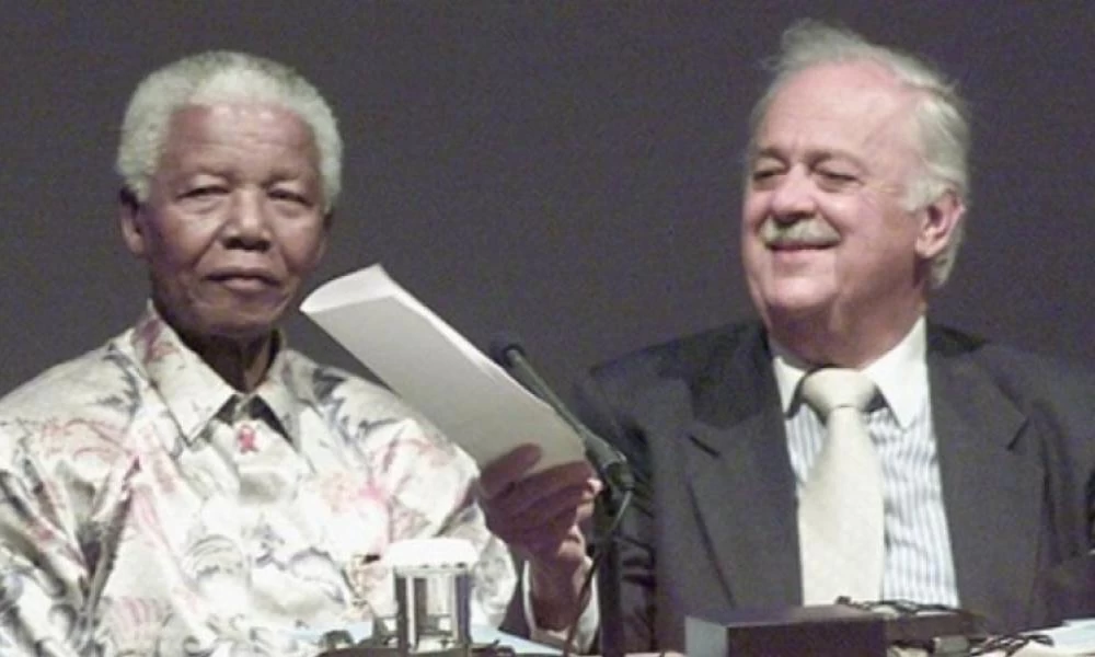 Γιώργος Μπίζος: Απεβίωσε ο δικηγόρος του Νέλσον Μαντέλα